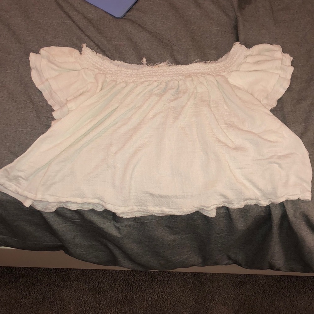 Cropped Off the shoulder shirt